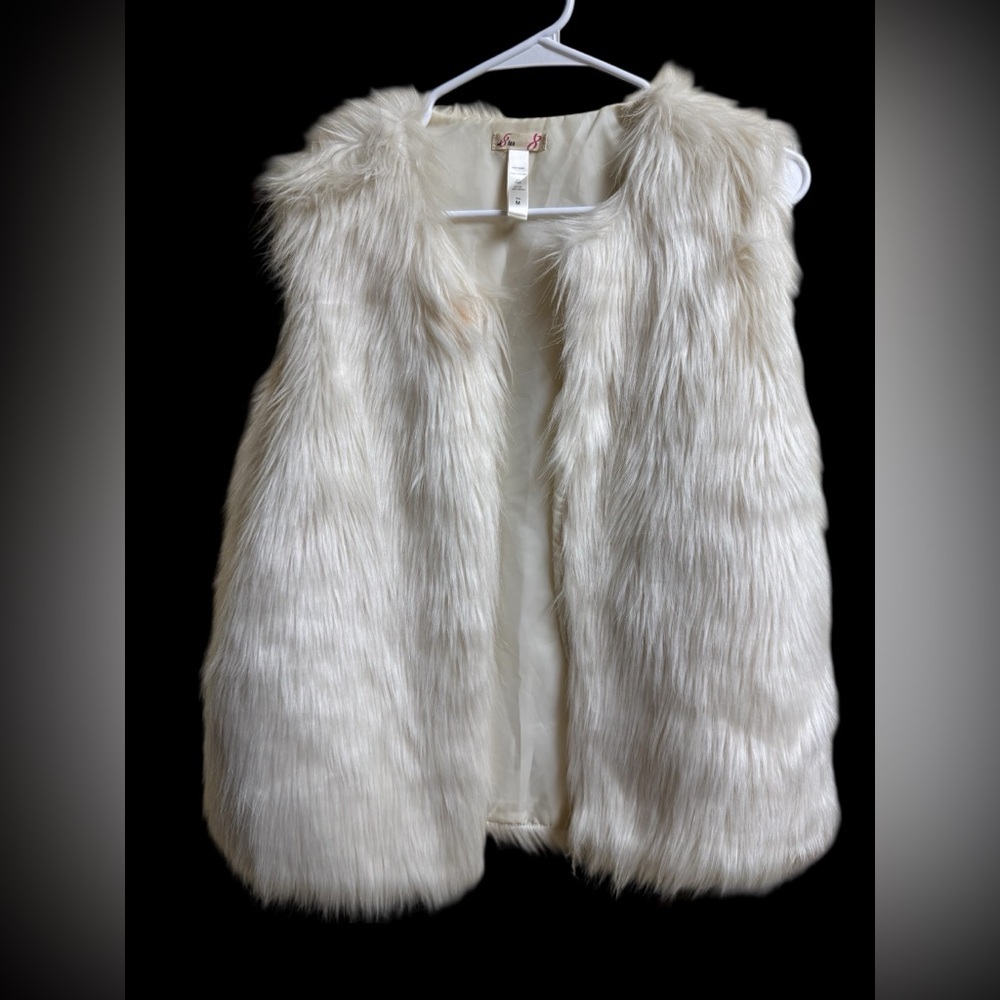 Ester 8 Faux Fur Vest Women’s Size M Beige Cream Sleeveless Outerwear